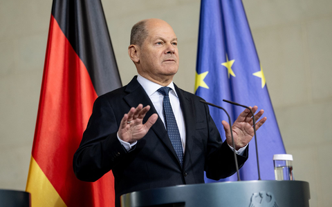 Bundeskanzler Scholz rechnet nicht damit, dass der künftige US-Präsident Donald Trump die militärische Unterstützung für die Ukraine einstellt.  - Foto: Fabian Sommer/dpa