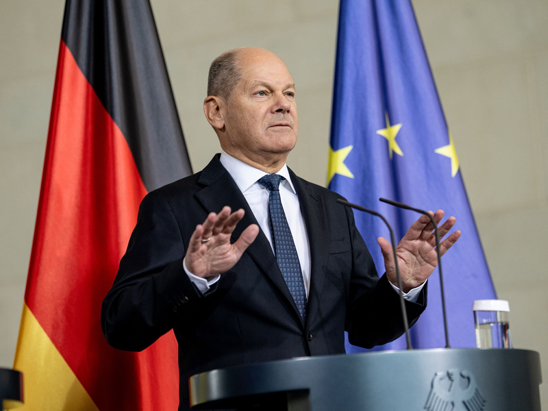 Bundeskanzler Scholz rechnet nicht damit, dass der künftige US-Präsident Donald Trump die militärische Unterstützung für die Ukraine einstellt.  - Foto: Fabian Sommer/dpa