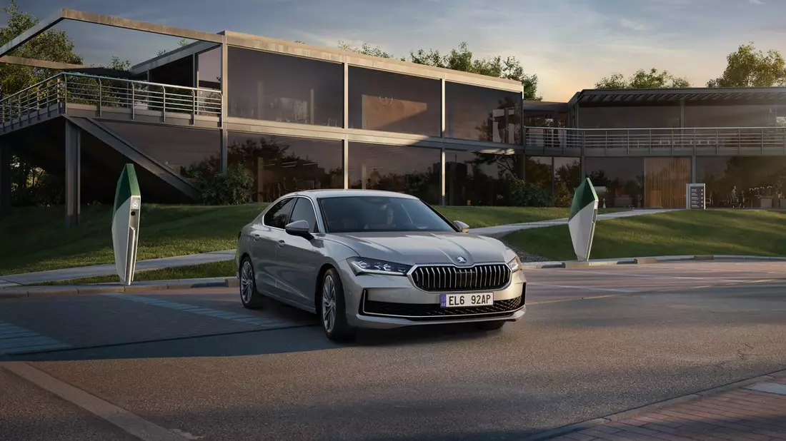 Neuer Škoda Superb iV: Limousine kommt in Kürze als Plug-in-Hybrid - Bild: presseportal.de