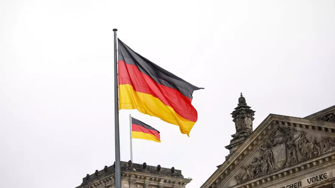 Besonders in strukturschwachen Regionen Ostdeutschlands ist die Zufriedenheit mit der Demokratie gering. (Archivbild) - Bild: Carsten Koall/dpa