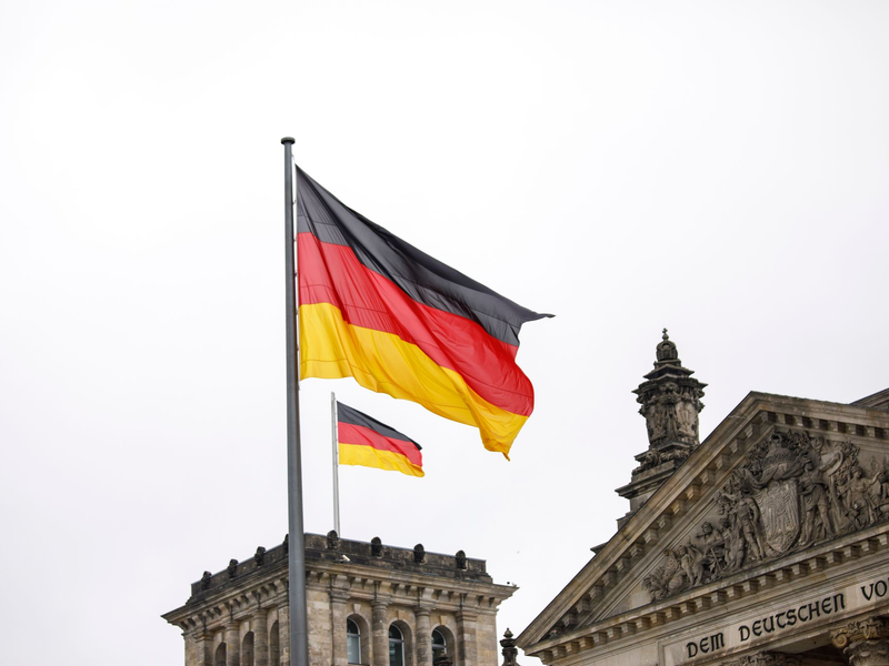 Besonders in strukturschwachen Regionen Ostdeutschlands ist die Zufriedenheit mit der Demokratie gering. (Archivbild) - Foto: Carsten Koall/dpa