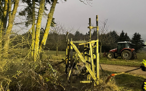 POL-PDKL: Hochsitz abgefackelt - Zeugen gesucht! - Foto: presseportal.de