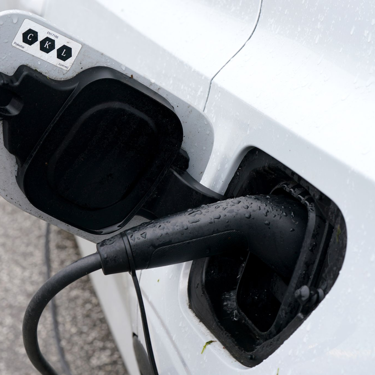 Günstiger Ladestrom ist ein wichtiger Aspekt bei der E-Mobilität. - Foto: Marcus Brandt/dpa