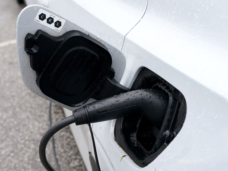 Günstiger Ladestrom ist ein wichtiger Aspekt bei der E-Mobilität. - Foto: Marcus Brandt/dpa