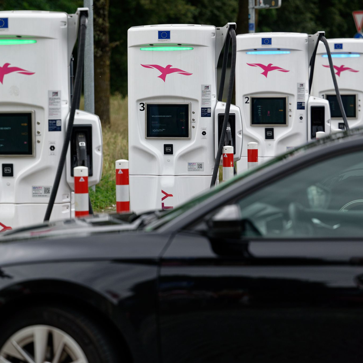 Die Anzahl der Ladepunkte steigt.  - Foto: Henning Kaiser/dpa