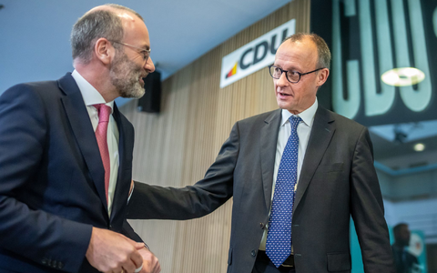 Nachdem Spitzenvertreter der Europäischen Volkspartei in Berlin über ihre Schwerpunkte für 2025 beraten haben, informieren Unions-Kanzlerkandidat Friedrich Merz und EVP-Chef Manfred Weber die Öffentlichkeit.  - Foto: Michael Kappeler/dpa
