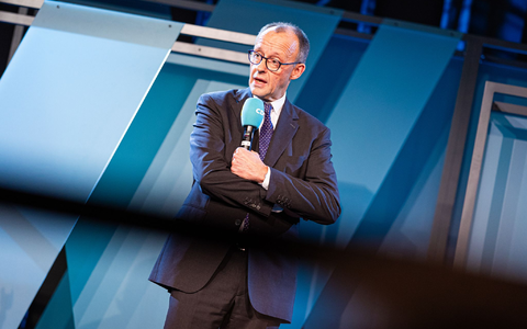CDU-Chef Friedrich Merz geht weiter auf Konfrontation mit Bundeswirtschaftsminister Robert Habeck von den GrĂŒnen. - Foto: Moritz Frankenberg/dpa CDU-Chef Friedrich Merz geht weiter auf Konfrontation mit Bundeswirtschaftsminister Robert Habeck von den GrĂŒnen. - Foto: Moritz Frankenberg/dpa