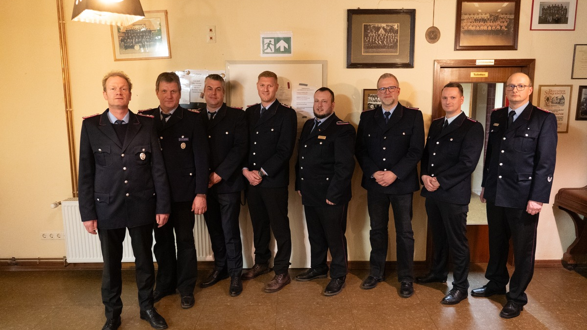 FW Flotwedel: Zahlreiche Beförderungen bei der Jahreshauptversammlung der Ortsfeuerwehr Oppershausen - Foto: presseportal.de