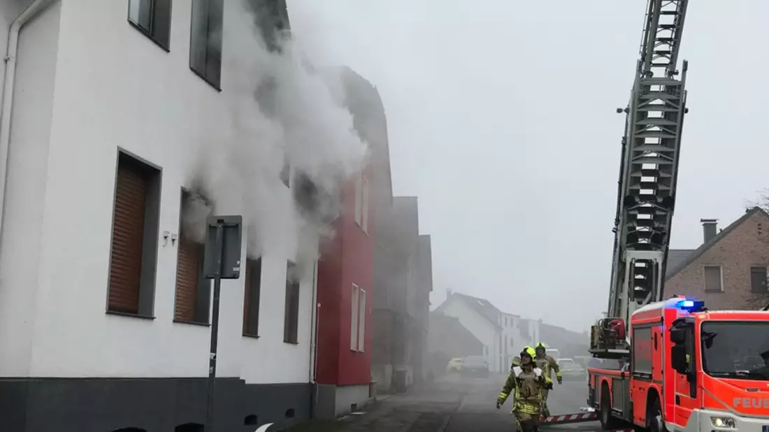 FW-BOT: Einsatzreicher Samstag - Wohnungsbrände in Grafenwald und Vonderort, Kaminbrand in der Boy - Bild: presseportal.de