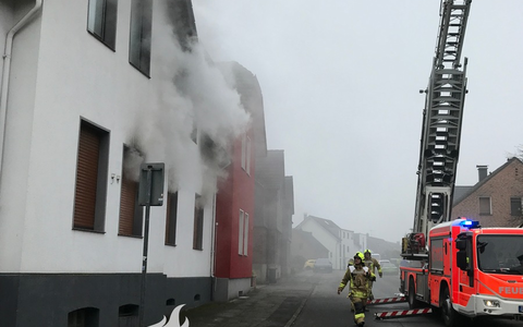 FW-BOT: Einsatzreicher Samstag - Wohnungsbrände in Grafenwald und Vonderort, Kaminbrand in der Boy - Foto: presseportal.de FW-BOT: Einsatzreicher Samstag - Wohnungsbrände in Grafenwald und Vonderort, Kaminbrand in der Boy - Foto: presseportal.de