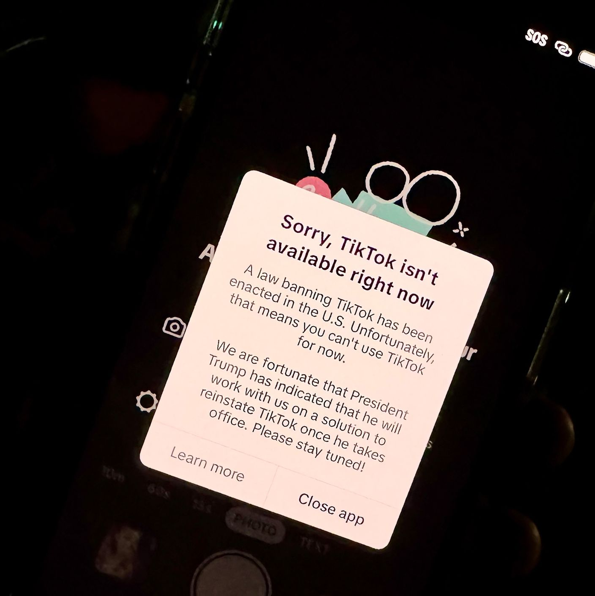 US-Nutzer bekommen in der Tiktok-App nur noch eine Warnmeldung zu sehen. - Foto: Andrej Sokolow/dpa