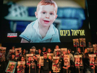 Zehntausende Menschen demonstrierten in Tel Aviv gegen die von der israelischen Regierung geplante Ausweitung des Gaza-Kriegs.  - Foto: Ohad Zwigenberg/AP/dpa