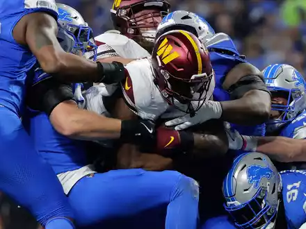 Erste Saison, zweiter Playoff-Sieg, nur einen Erfolg vom Super Bowl entfernt: Jayden Daniels überzeugte erneut. - Foto: Rey Del Rio/AP/dpa