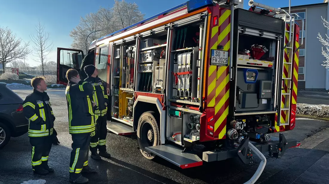 FW Ense: Neues LF für den Löschzug Ense- Bremen / Ringtausch von Fahrzeugen erhöht die Schlagkraft der Feuerwehr - Bild: presseportal.de
