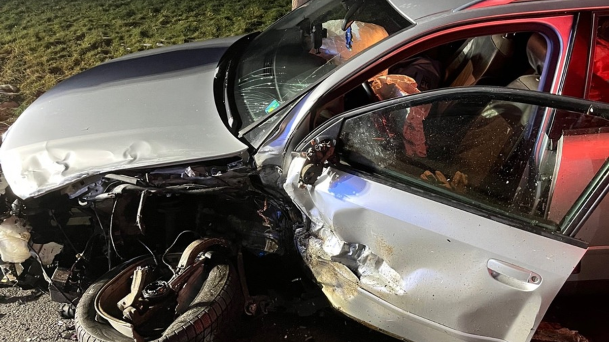 POL-GM: Drei Verletzte bei Frontalzusammenstoß auf eisglatter Straße - Foto: presseportal.de