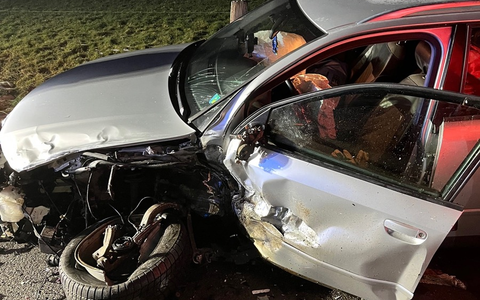 POL-GM: Drei Verletzte bei Frontalzusammenstoß auf eisglatter Straße - Foto: presseportal.de