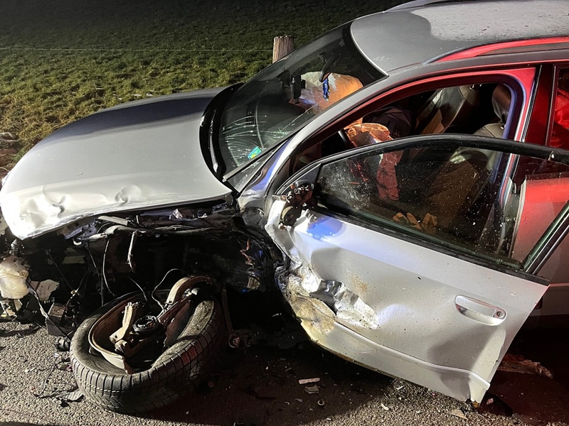 POL-GM: Drei Verletzte bei Frontalzusammenstoß auf eisglatter Straße - Foto: presseportal.de