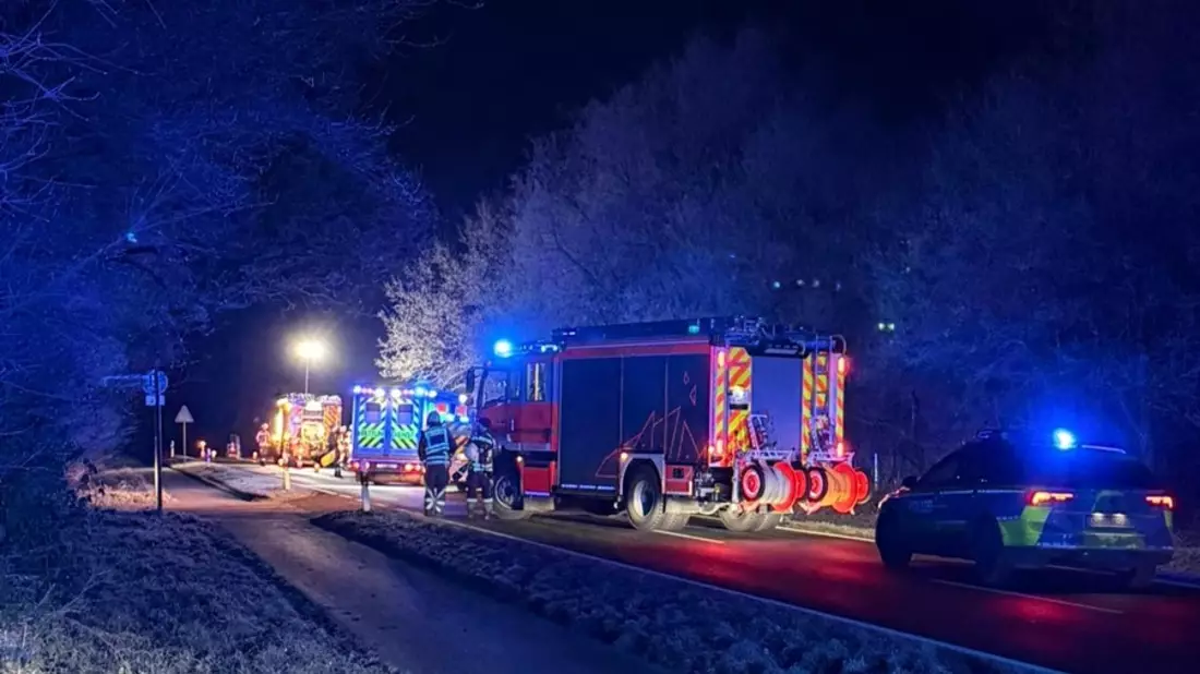 FW Norderstedt: Schwerer Verkehrsunfall - Notruf über Automatische Unfallerkennung des Smartphones - Bild: presseportal.de