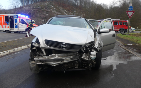 POL-GM: Beim Abbiegen zusammengestoßen - Foto: presseportal.de