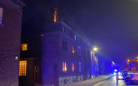 FW-NE: Kaminbrand erfordert Eingreifen der Feuerwehr | Aufwändige Löschmaßnahmen erforderlich - Foto: presseportal.de