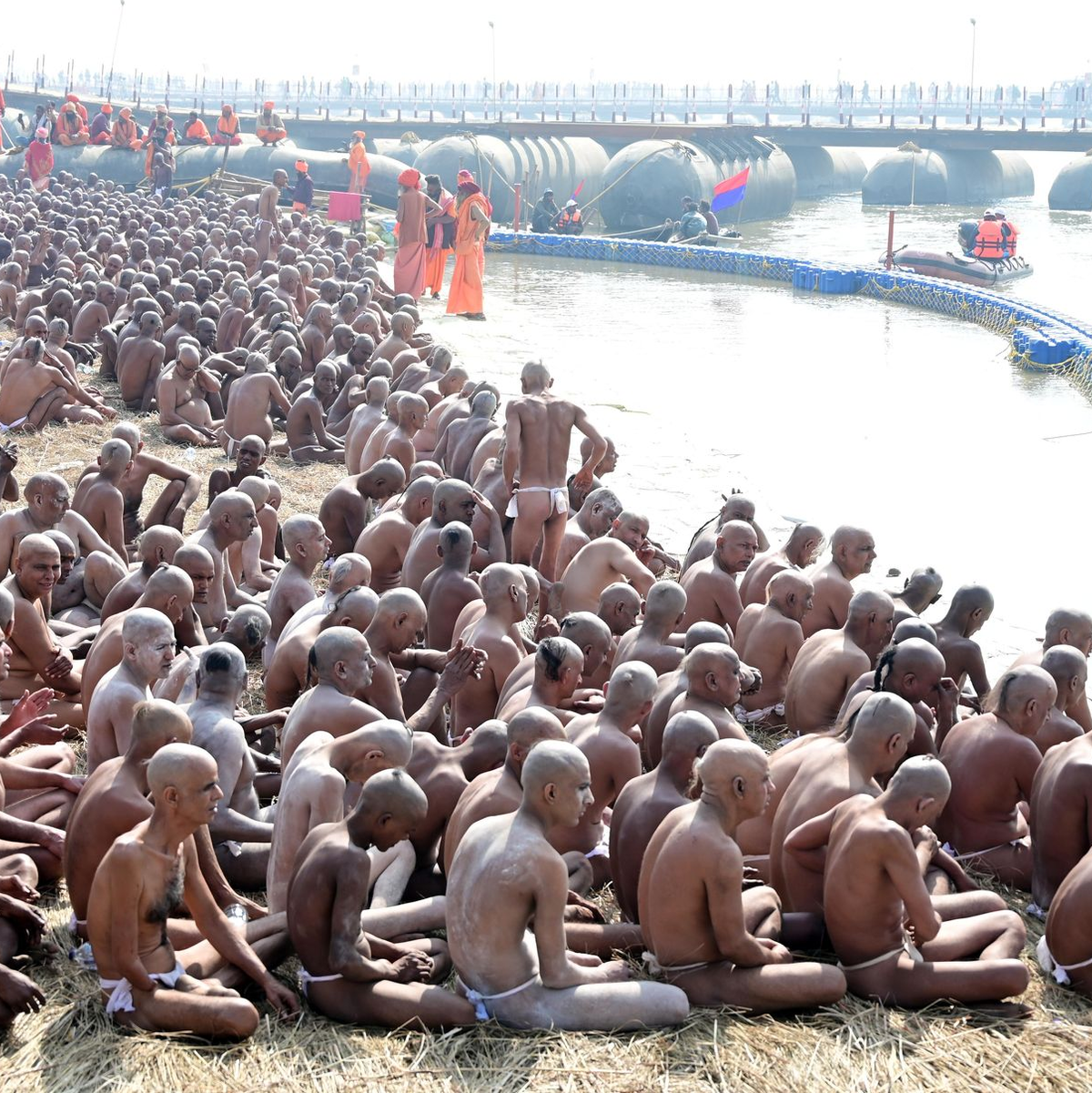 Bei dem Fest wollen Gläubigen sich von ihren Sünden reinigen und aus dem Kreislauf von Geburt und Tod befreien.  - Foto: Prabhat Kumar Verma/ZUMA Press Wire/dpa