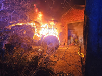 POL-STD: Landwirtschaftliche Maschine und Scheune bei Feuer zerstört, EinbrĂŒche in zwei FirmengebĂ€ude in Stade, KupferdiebstĂ€hle gehen weiter, Tageswohnungseinbrecher in Jork - Foto: presseportal.de