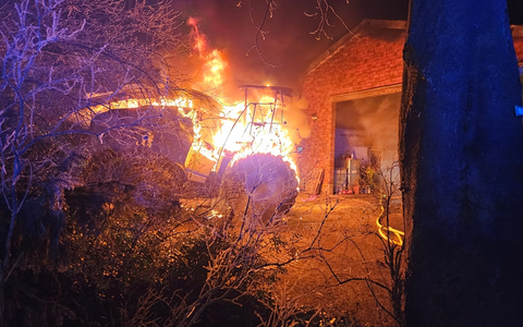 POL-STD: Landwirtschaftliche Maschine und Scheune bei Feuer zerstört, Einbrüche in zwei Firmengebäude in Stade, Kupferdiebstähle gehen weiter, Tageswohnungseinbrecher in Jork - Foto: presseportal.de