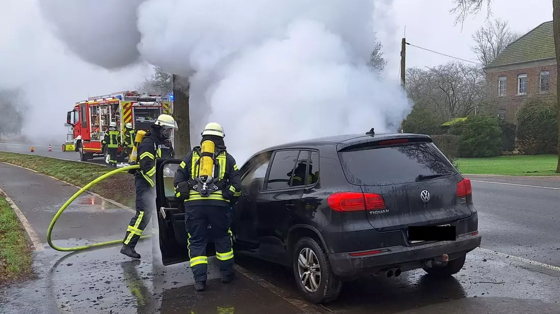 FW Sonsbeck: PKW-Brand auf der Weseler Straße - Bild: presseportal.de