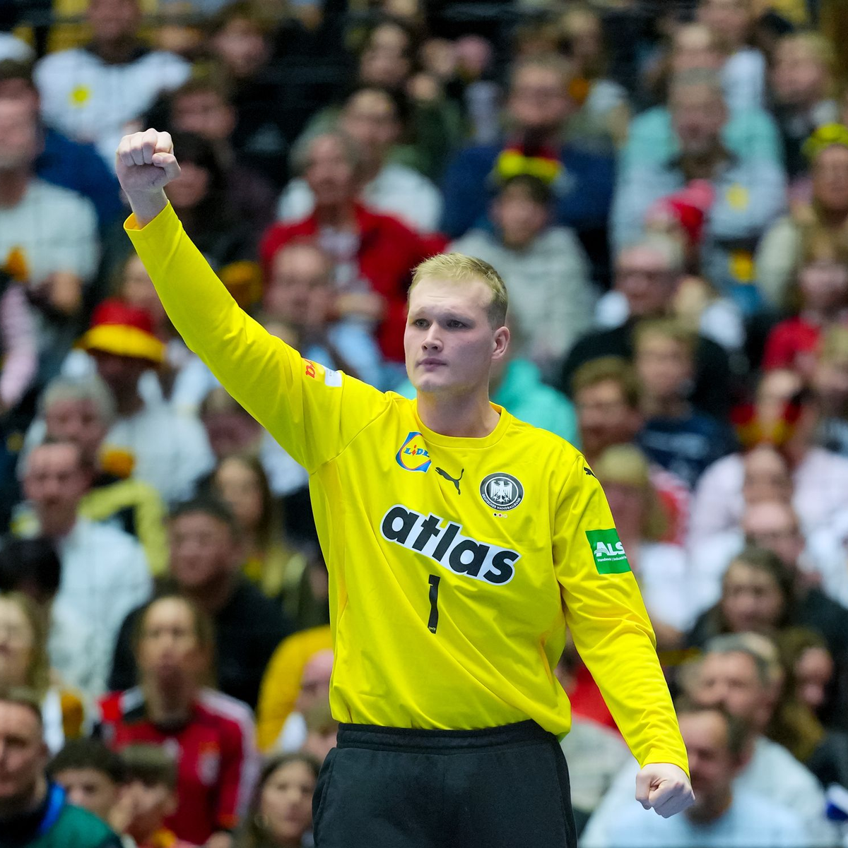 Juri Knorr (r.) freut sich auf die riesige dänische Kulisse.  - Foto: Soeren Stache/dpa