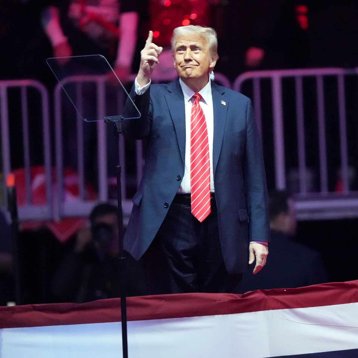 Vor der Vereidigung nahmen Trump und seine Ehefrau Melania an einem Gottesdienst teil.  - Foto: Matt Rourke/AP/dpa