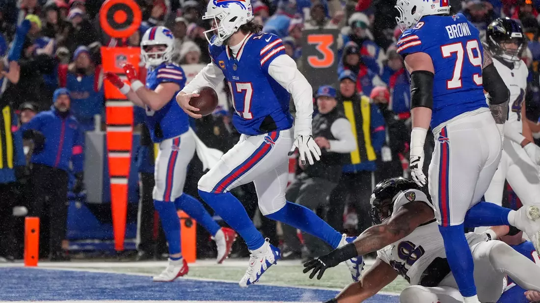 Schon der ersten Halbzeit trug Josh Allen den Ball zweimal in die Endzone. - Bild: Gene J. Puskar/AP/dpa