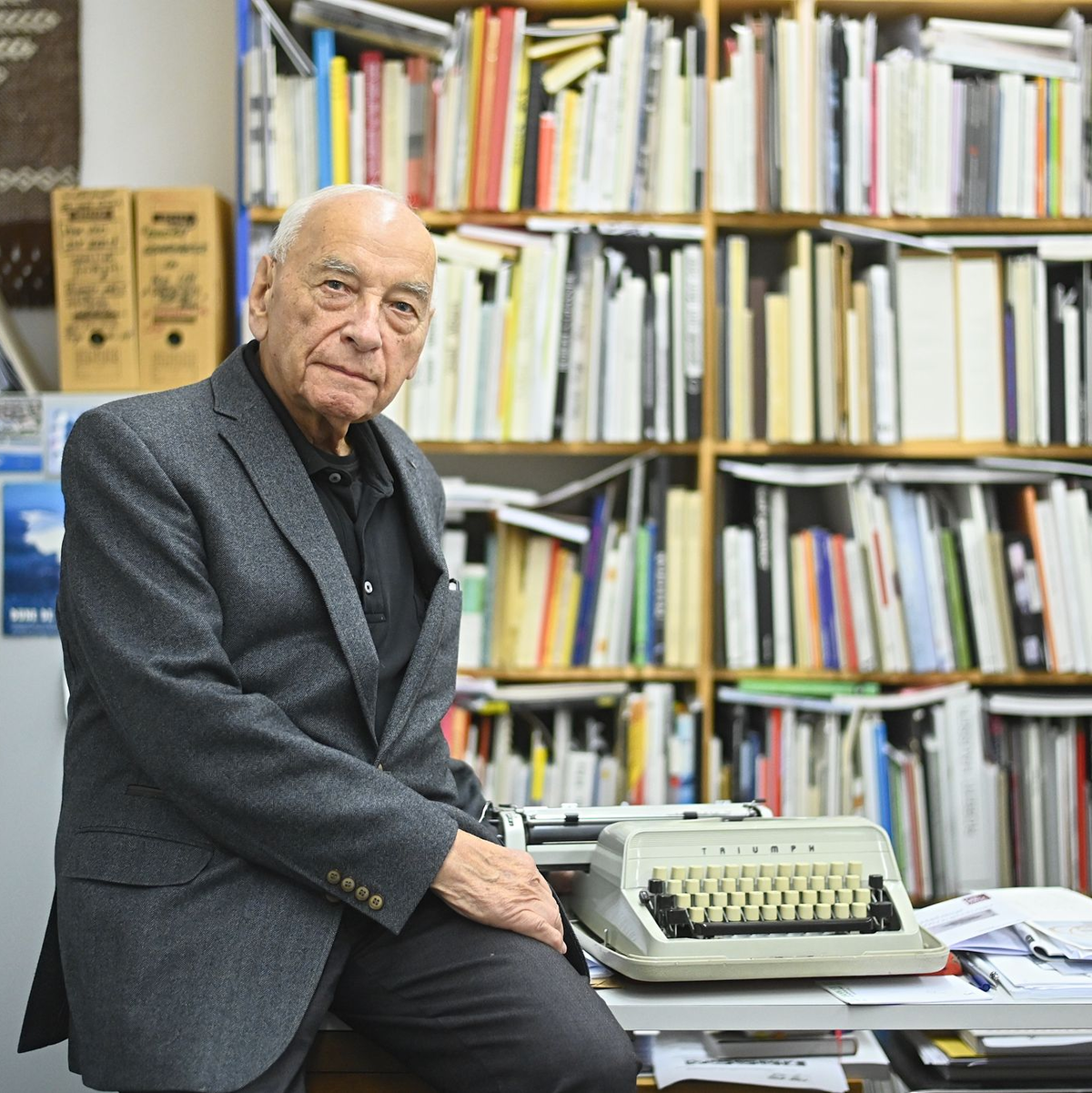 Eugen Gomringer wurde 100 Jahre alt. (Archivbild) - Foto: Nicolas Armer/dpa