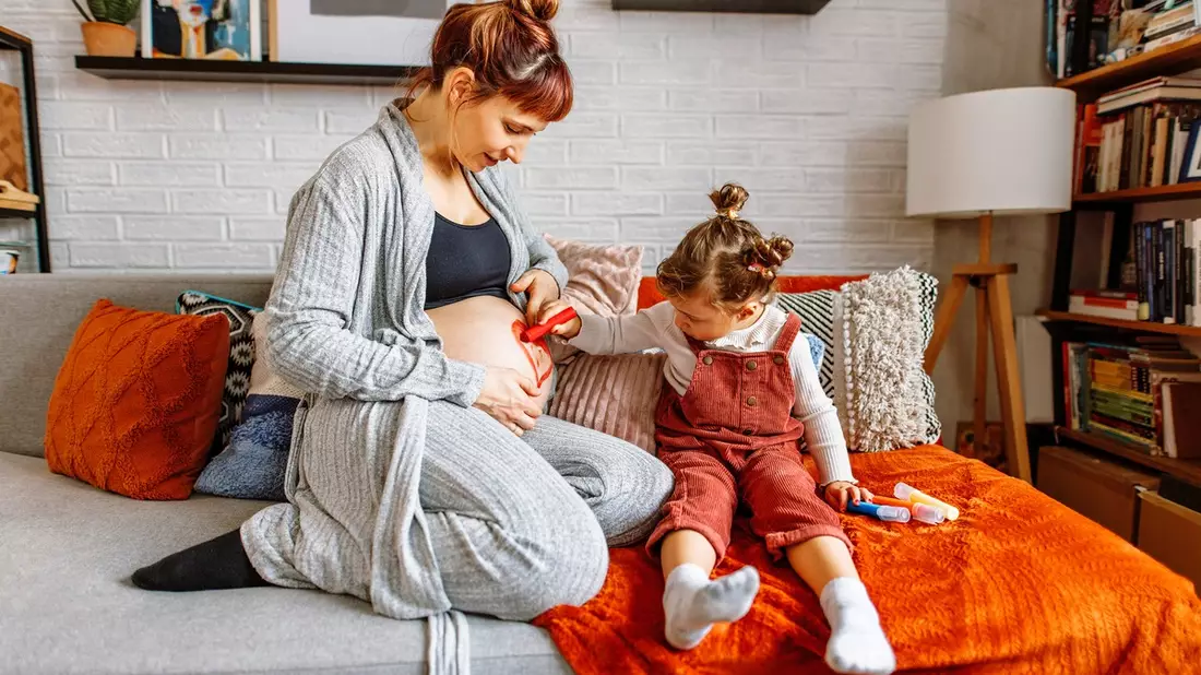 Was Eltern über Ringelröteln wissen sollten / Für Kinder sind Ringelröteln meist harmlos. Zum Risiko kann die Krankheit allerdings für Ungeborene werden - Bild: presseportal.de