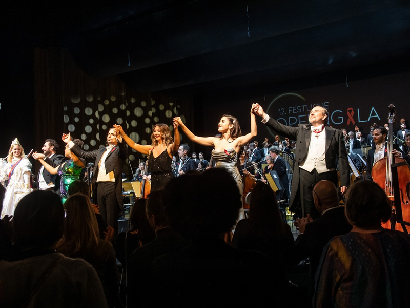 Applaus und Alaaf bei Benefiz-Operngala Bonn / 12. Aids-Gala in der Bundesstadt begeistert - Foto: presseportal.de