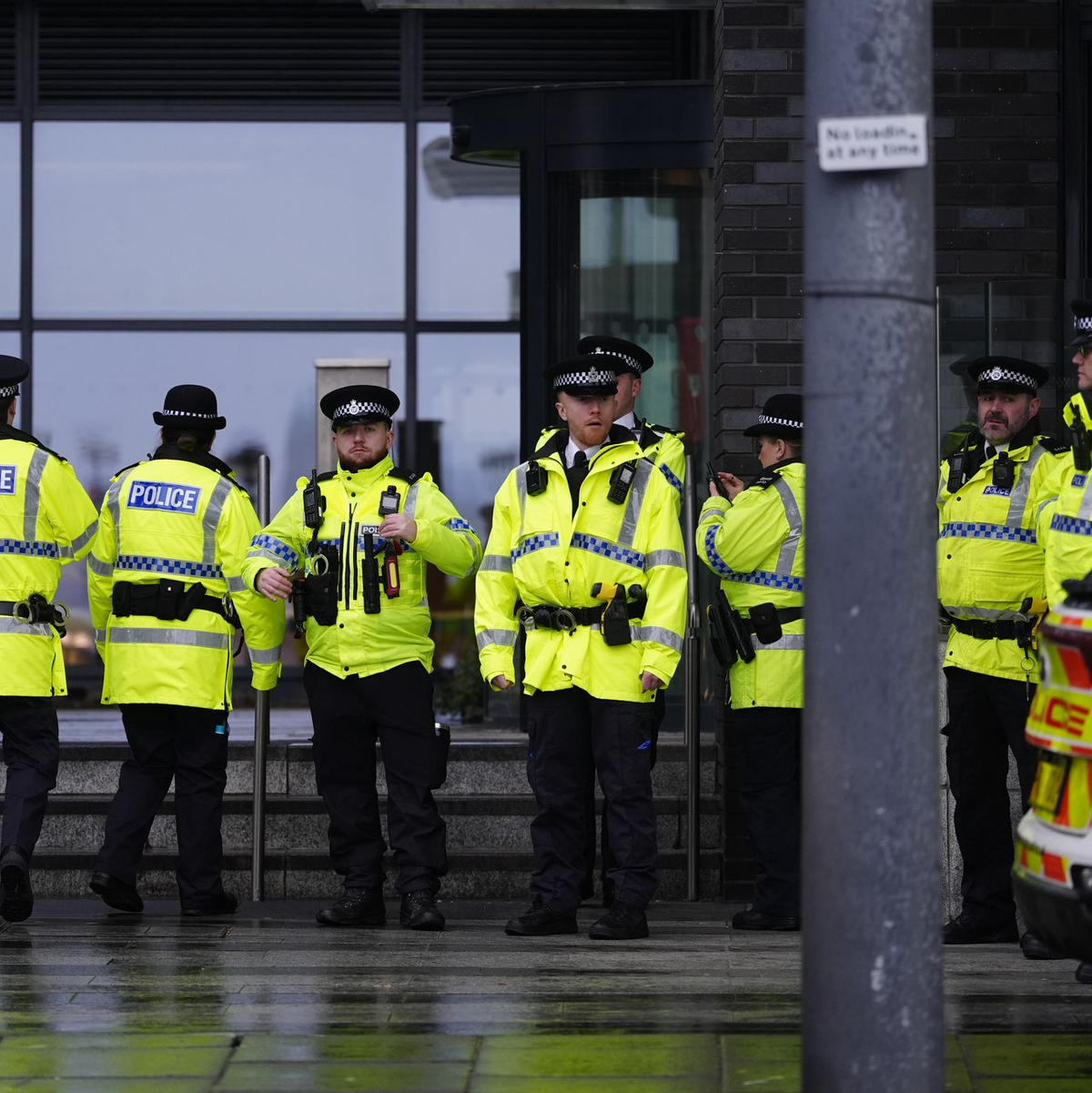 Der Prozess in Liverpool wurde von etlichen Polizisten geschützt.  - Foto: Peter Byrne/PA Wire/dpa
