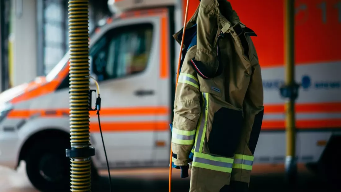 FW Bremerhaven: Erhöhtes Einsatzaufkommen durch Glätte: Feuerwehr zeigt hohe Flexibilität - Bild: presseportal.de