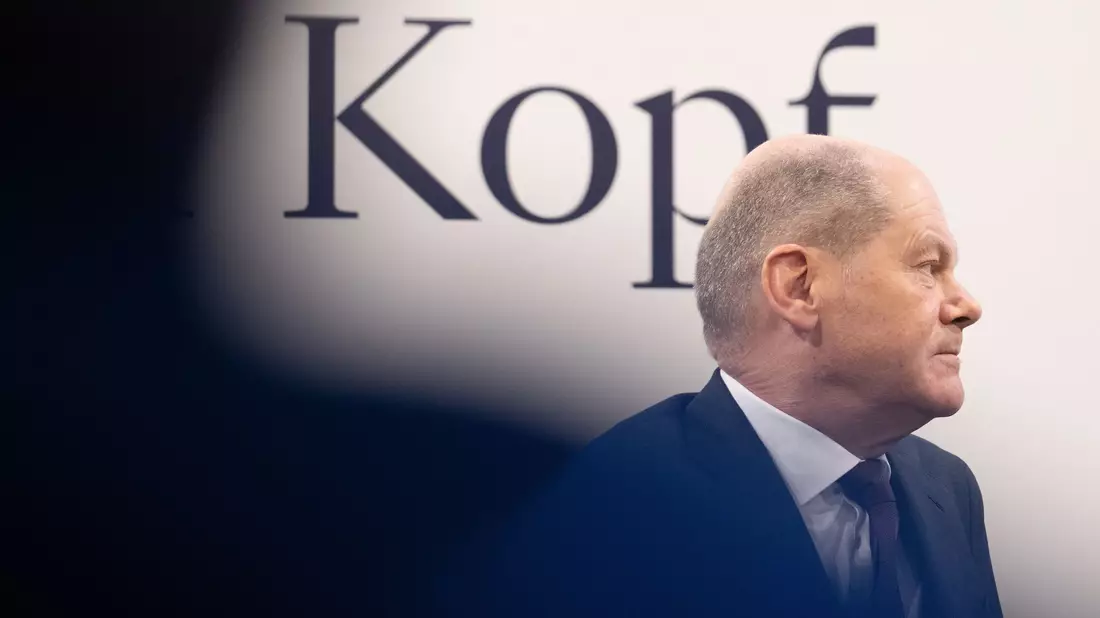 Scholz lässt im Streit um die Ukraine-Hilfe nicht locker: Er will neue Schulden aufnehmen. - Bild: Boris Roessler/dpa