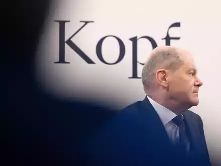 Scholz lässt im Streit um die Ukraine-Hilfe nicht locker: Er will neue Schulden aufnehmen. - Foto: Boris Roessler/dpa