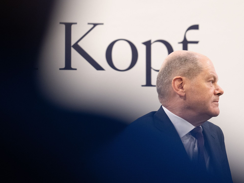 Scholz lässt im Streit um die Ukraine-Hilfe nicht locker: Er will neue Schulden aufnehmen. - Foto: Boris Roessler/dpa