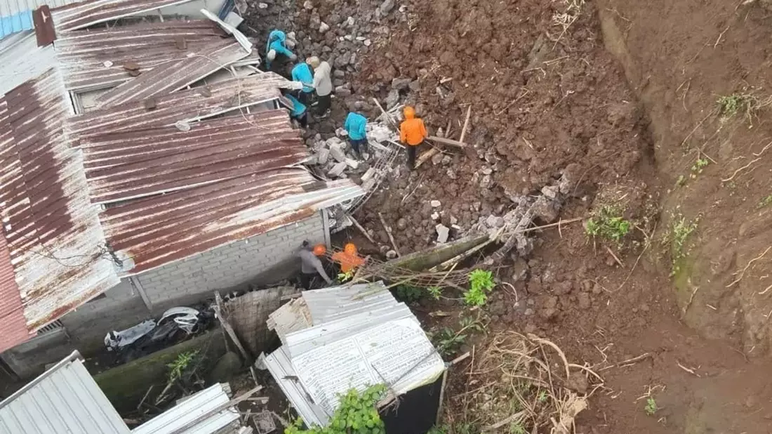 Die Behörden warnten vor weiteren Risiken und forderten die Menschen auf, sehr vorsichtig zu sein. - Bild: Denpasar City Bpbd/dpa