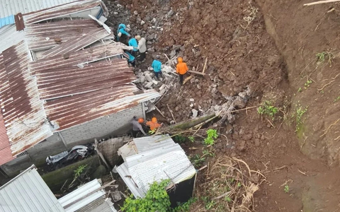 Die Behörden warnten vor weiteren Risiken und forderten die Menschen auf, sehr vorsichtig zu sein. - Foto: Denpasar City Bpbd/dpa