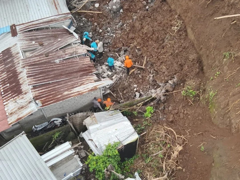 Die Behörden warnten vor weiteren Risiken und forderten die Menschen auf, sehr vorsichtig zu sein. - Foto: Denpasar City Bpbd/dpa