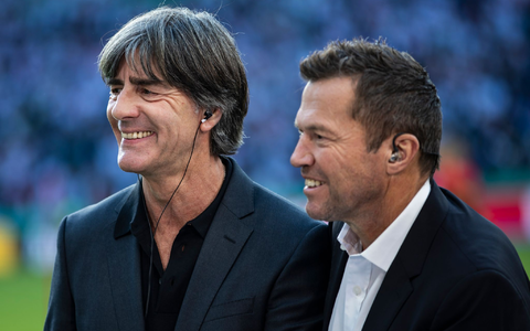 Lothar Matthäus (r) bringt Ex-Bundestrainer Joachim Löw (l) beim BVB ins Spiel. - Foto: Tom Weller/dpa Lothar Matthäus (r) bringt Ex-Bundestrainer Joachim Löw (l) beim BVB ins Spiel. - Foto: Tom Weller/dpa