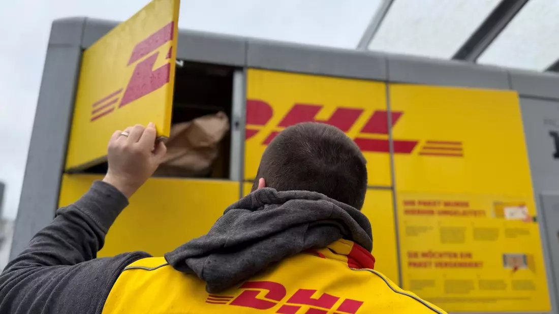 Bei der Post sorgt der Black Friday für ein erhöhtes Paketaufkommen. - Bild: Wolf von Dewitz/dpa-Zentralbild/dpa