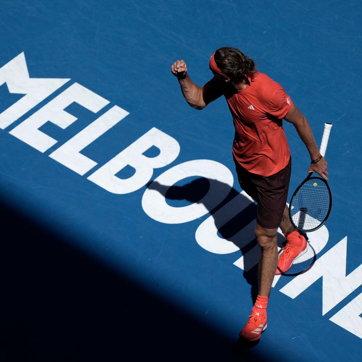 Alexander Zverev entschuldigte sich für seinen vorzeitigen Halbfinalsieg. - Foto: Ng Han Guan/AP/dpa