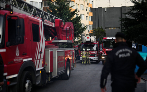 In einem Hotel im Nordwesten der Türkei bricht ein Feuer aus - es gibt Tote und Verletzte. (Symbolbild) - Foto: Khalil Hamra/AP/dpa