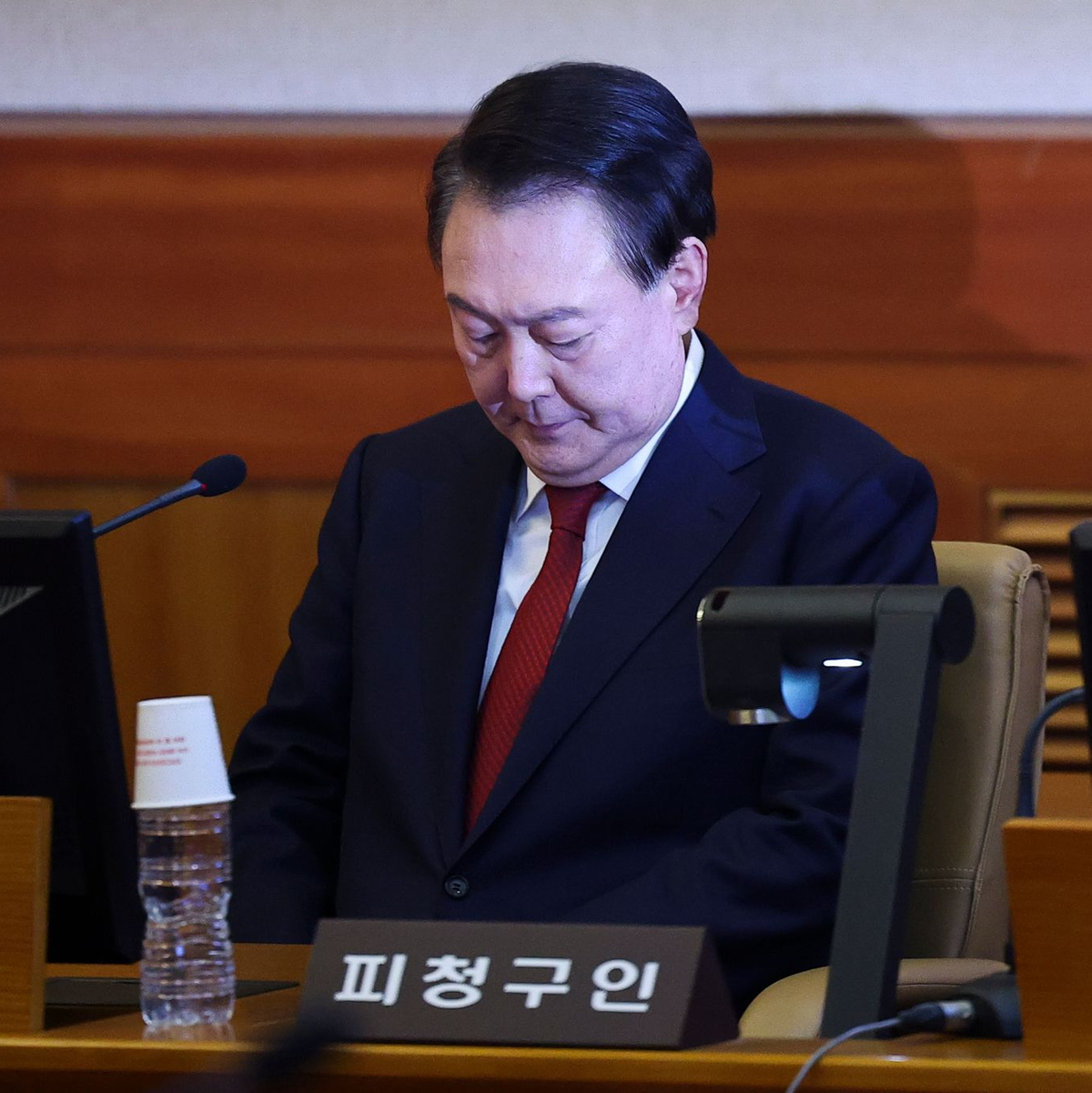 Yoon bestritt den zentralen Vorwurf, er habe dem Militär während der Nacht des 3. Dezembers befohlen, Abgeordnete aus dem Parlament zu zerren, um eine Abstimmung gegen sein Kriegsrechtsdekret zu verhindern. - Foto: Kim Hong-Ji/Pool Reuters/AP/dpa