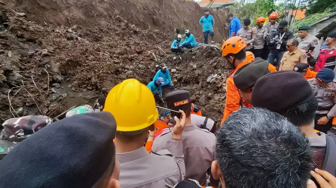 Auf Bali und Java wurden mindestens elf Menschen vermisst. (Foto aktuell) - Bild: BPBD/Bali Provincial Disaster Management/dpa