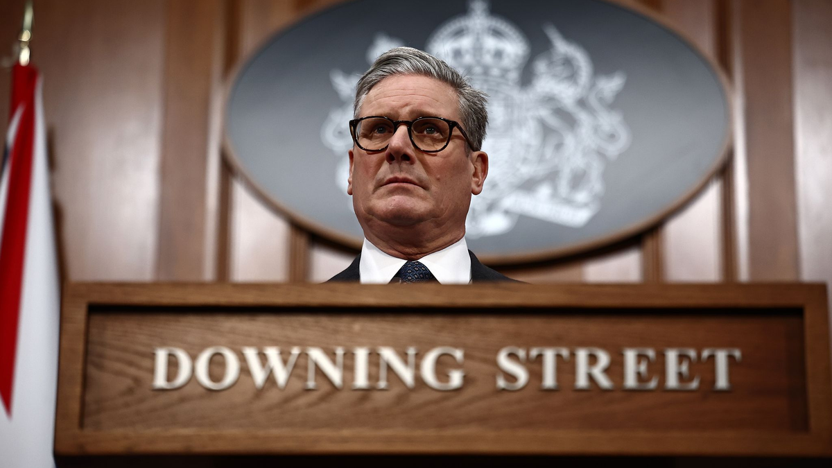 Der britische Premierminister Keir Starmer kündigte hartes Durchgreifen für den Fall von Behördenversagen an. - Foto: Henry Nicholls/PA Wire/dpa