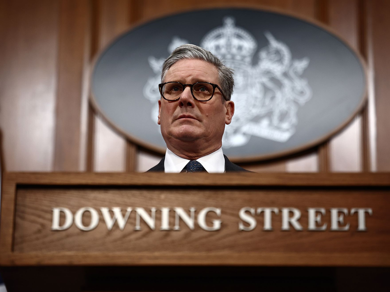 Der britische Premierminister Keir Starmer kündigte hartes Durchgreifen für den Fall von Behördenversagen an. - Foto: Henry Nicholls/PA Wire/dpa